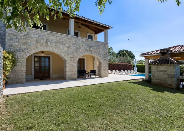 Vila Ladonja With Private Pool And Sauna Marasi