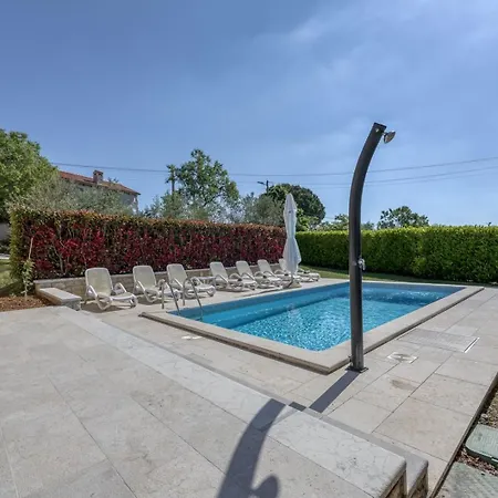 Ladonja With Private Pool And Sauna 빌라