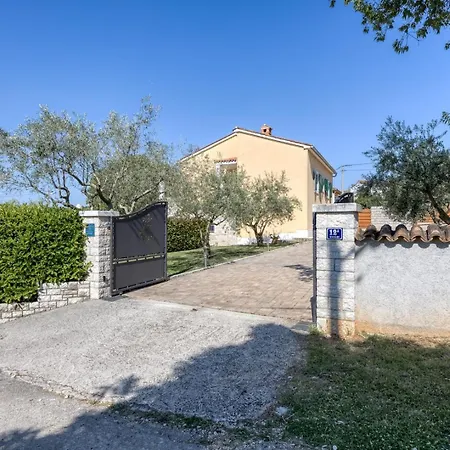 Ladonja With Private Pool And Sauna 빌라