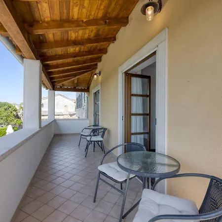 빌라 Ladonja With Private Pool And Sauna Marasi