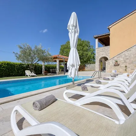 Ladonja With Private Pool And Sauna Marasi