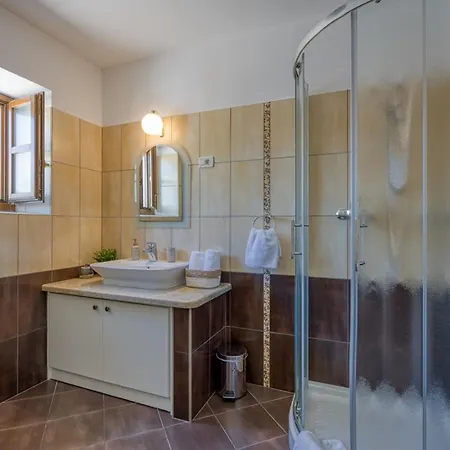 Ladonja With Private Pool And Sauna