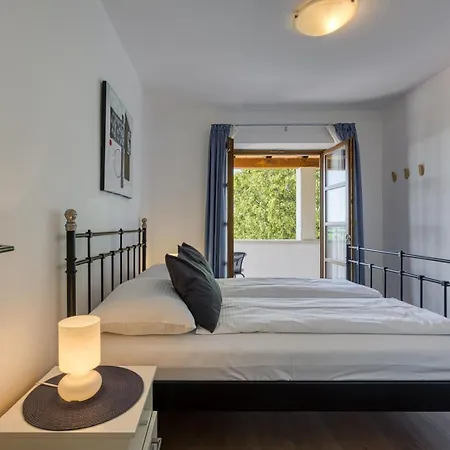 Ladonja With Private Pool And Sauna 빌라