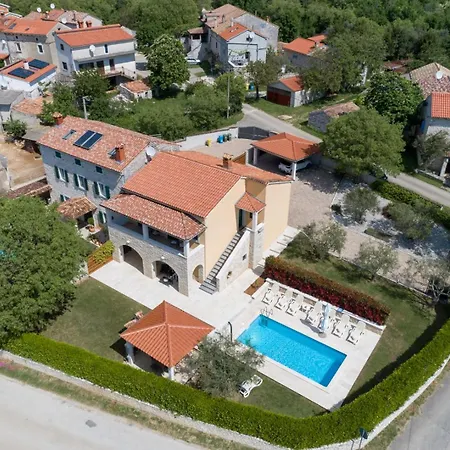 빌라 Ladonja With Private Pool And Sauna Marasi
