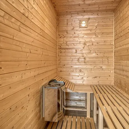 Ladonja With Private Pool And Sauna 빌라 *