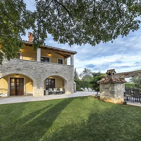 Ladonja With Private Pool And Sauna