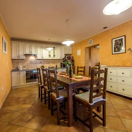 Ladonja With Private Pool And Sauna Marasi